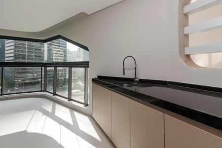 Apartamento à venda com 196m², 3 quartos e 3 vagas Apartamento à venda com 196m², 3 quartos e 3 vagasVaranda