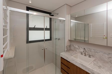 Apartamento à venda com 196m², 3 quartos e 3 vagas Apartamento à venda com 196m², 3 quartos e 3 vagasBanheiro da Suíte 1