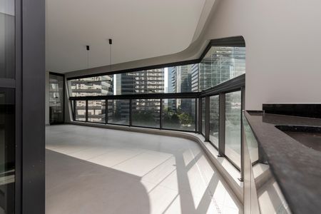 Apartamento à venda com 196m², 3 quartos e 3 vagas Apartamento à venda com 196m², 3 quartos e 3 vagasVaranda