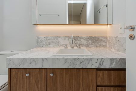 Apartamento à venda com 196m², 3 quartos e 3 vagas Apartamento à venda com 196m², 3 quartos e 3 vagasBanheiro da Suíte 2