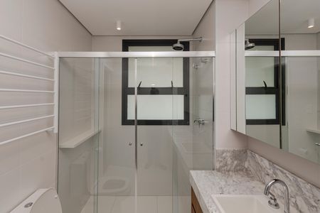 Apartamento à venda com 196m², 3 quartos e 3 vagas Apartamento à venda com 196m², 3 quartos e 3 vagasBanheiro da Suíte 1