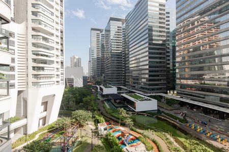 Apartamento à venda com 196m², 3 quartos e 3 vagas Apartamento à venda com 196m², 3 quartos e 3 vagasVista da Suíte 2