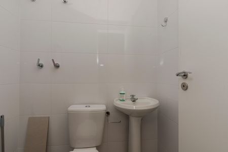 Apartamento à venda com 196m², 3 quartos e 3 vagas Apartamento à venda com 196m², 3 quartos e 3 vagasBanheiro de Serviço