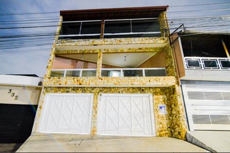 Casa para alugar com 500m², 3 quartos e 3 vagasFachada