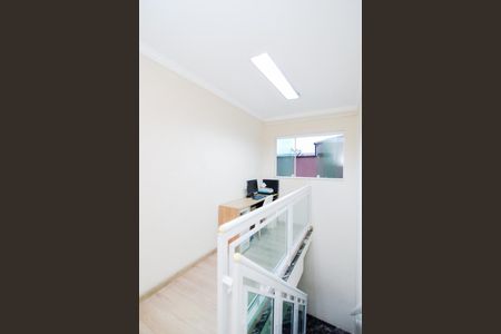 Casa para alugar com 500m², 3 quartos e 3 vagasCorredor - escada 