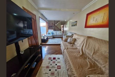Casa para alugar com 180m², 3 quartos e 4 vagas Casa para alugar com 180m², 3 quartos e 4 vagasSala