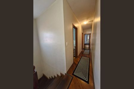 Casa para alugar com 180m², 3 quartos e 4 vagas Casa para alugar com 180m², 3 quartos e 4 vagasCorredor