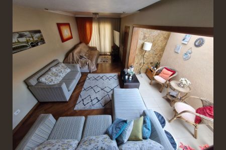 Casa para alugar com 180m², 3 quartos e 4 vagas Casa para alugar com 180m², 3 quartos e 4 vagasSala