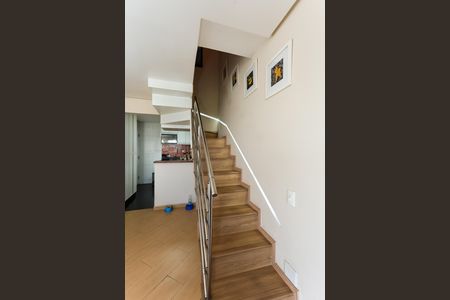 Apartamento à venda com 160m², 4 quartos e 3 vagas Apartamento à venda com 160m², 4 quartos e 3 vagasEscada