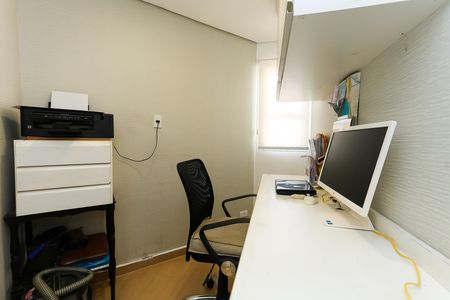 Apartamento à venda com 160m², 4 quartos e 3 vagas Apartamento à venda com 160m², 4 quartos e 3 vagasescritorio
