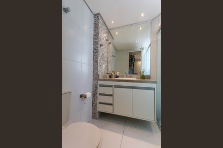 Apartamento à venda com 160m², 4 quartos e 3 vagas Apartamento à venda com 160m², 4 quartos e 3 vagasBanheiro da Suíte 1