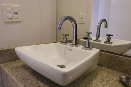 Apartamento à venda com 160m², 4 quartos e 3 vagas Apartamento à venda com 160m², 4 quartos e 3 vagasBanheiro