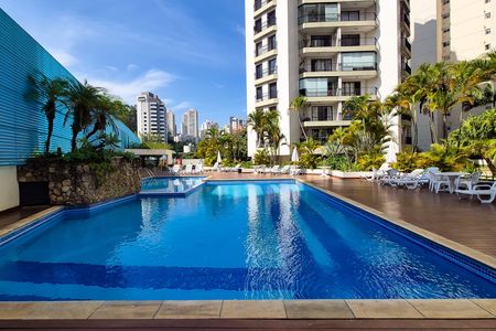 Apartamento à venda com 160m², 4 quartos e 3 vagas Apartamento à venda com 160m², 4 quartos e 3 vagasÁrea comum - Piscina