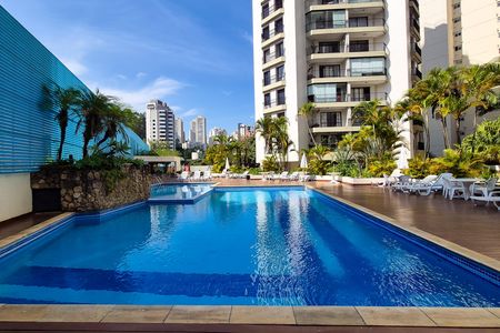 Apartamento à venda com 160m², 4 quartos e 3 vagas Apartamento à venda com 160m², 4 quartos e 3 vagasÁrea comum - Piscina