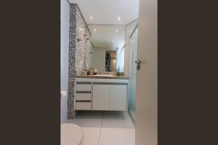 Apartamento à venda com 160m², 4 quartos e 3 vagas Apartamento à venda com 160m², 4 quartos e 3 vagasBanheiro da Suíte 1