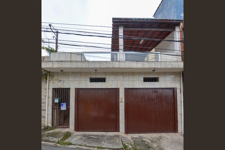 Casa à venda com 78m², 2 quartos e 2 vagas Casa à venda com 78m², 2 quartos e 2 vagasFachada