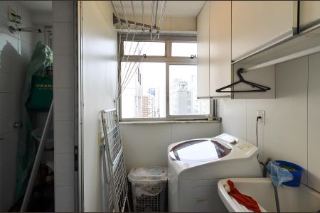 Apartamento à venda com 180m², 3 quartos e 4 vagas Apartamento à venda com 180m², 3 quartos e 4 vagasÁrea de Serviço