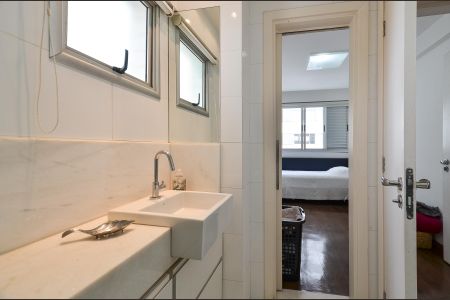 Apartamento à venda com 180m², 3 quartos e 4 vagas Apartamento à venda com 180m², 3 quartos e 4 vagasBanheiro Suíte 1