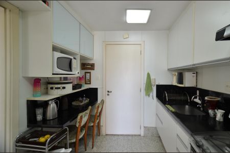 Apartamento à venda com 180m², 3 quartos e 4 vagas Apartamento à venda com 180m², 3 quartos e 4 vagasCozinha