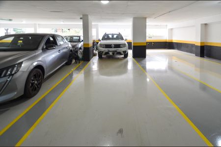 Apartamento à venda com 180m², 3 quartos e 4 vagas Apartamento à venda com 180m², 3 quartos e 4 vagasGaragem