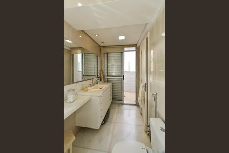 Apartamento à venda com 180m², 3 quartos e 4 vagas Apartamento à venda com 180m², 3 quartos e 4 vagasBanheiro Suíte 2