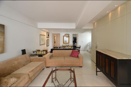 Apartamento à venda com 180m², 3 quartos e 4 vagas Apartamento à venda com 180m², 3 quartos e 4 vagasSala de Estar