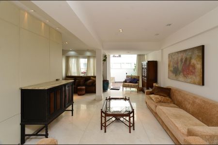 Apartamento à venda com 180m², 3 quartos e 4 vagas Apartamento à venda com 180m², 3 quartos e 4 vagasSala de Estar
