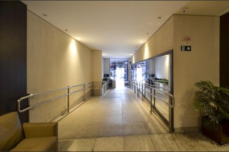 Apartamento à venda com 180m², 3 quartos e 4 vagas Apartamento à venda com 180m², 3 quartos e 4 vagasHall de entrada