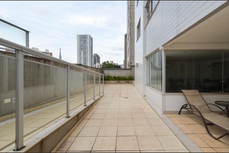 Apartamento à venda com 180m², 3 quartos e 4 vagas Apartamento à venda com 180m², 3 quartos e 4 vagasÁrea comum - Piscina
