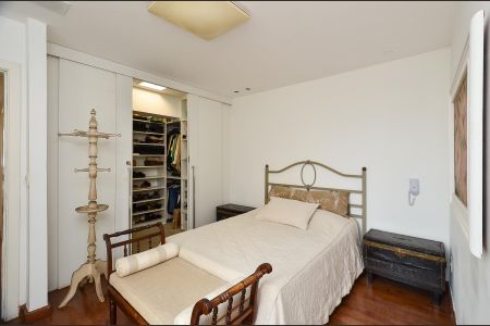 Apartamento à venda com 180m², 3 quartos e 4 vagas Apartamento à venda com 180m², 3 quartos e 4 vagasSuíte 2