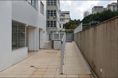 Apartamento à venda com 180m², 3 quartos e 4 vagas Apartamento à venda com 180m², 3 quartos e 4 vagasÁrea comum - Piscina