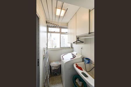 Apartamento à venda com 180m², 3 quartos e 4 vagas Apartamento à venda com 180m², 3 quartos e 4 vagasÁrea de Serviço