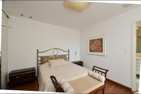 Apartamento à venda com 180m², 3 quartos e 4 vagas Apartamento à venda com 180m², 3 quartos e 4 vagasSuíte 2
