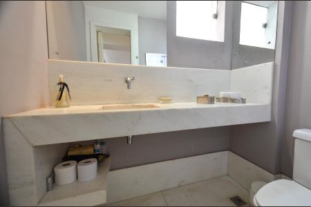 Apartamento à venda com 180m², 3 quartos e 4 vagas Apartamento à venda com 180m², 3 quartos e 4 vagasLavabo