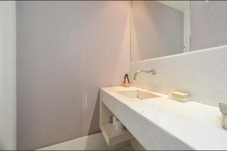 Apartamento à venda com 180m², 3 quartos e 4 vagas Apartamento à venda com 180m², 3 quartos e 4 vagasLavabo