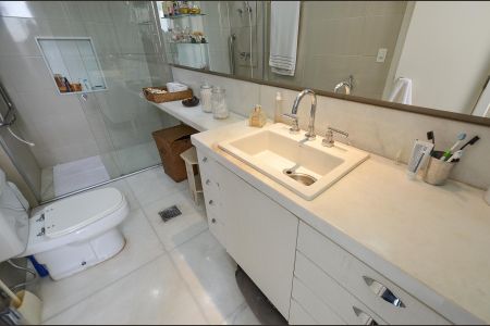 Apartamento à venda com 180m², 3 quartos e 4 vagas Apartamento à venda com 180m², 3 quartos e 4 vagasBanheiro Suíte 2