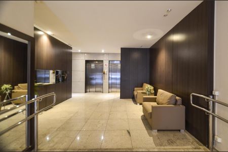 Apartamento à venda com 180m², 3 quartos e 4 vagas Apartamento à venda com 180m², 3 quartos e 4 vagasHall de entrada
