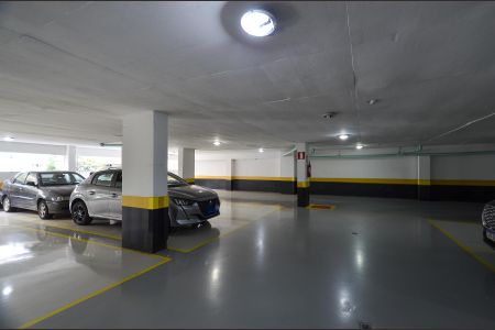 Apartamento à venda com 180m², 3 quartos e 4 vagas Apartamento à venda com 180m², 3 quartos e 4 vagasGaragem
