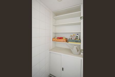 Apartamento à venda com 66m², 3 quartos e 2 vagas Apartamento à venda com 66m², 3 quartos e 2 vagasDespensa