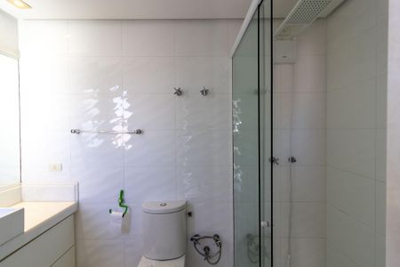 Casa de condomínio à venda com 638m², 4 quartos e 4 vagas Casa de condomínio à venda com 638m², 4 quartos e 4 vagasBanheiro Suíte 2