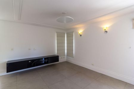 Casa de condomínio à venda com 638m², 4 quartos e 4 vagas Casa de condomínio à venda com 638m², 4 quartos e 4 vagasSala de Tv