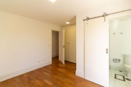 Casa de condomínio à venda com 638m², 4 quartos e 4 vagas Casa de condomínio à venda com 638m², 4 quartos e 4 vagasSuíte 3