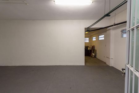 Casa de condomínio à venda com 638m², 4 quartos e 4 vagas Casa de condomínio à venda com 638m², 4 quartos e 4 vagasSalão de festas
