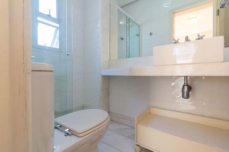 Casa de condomínio à venda com 638m², 4 quartos e 4 vagas Casa de condomínio à venda com 638m², 4 quartos e 4 vagasBanheiro Suíte 4