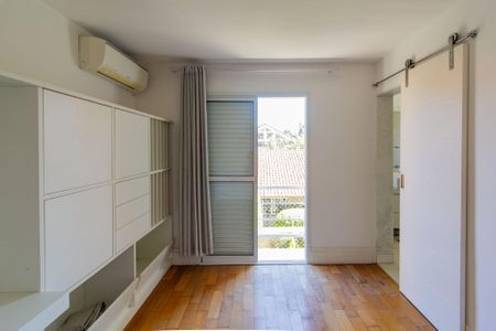 Casa de condomínio à venda com 638m², 4 quartos e 4 vagas Casa de condomínio à venda com 638m², 4 quartos e 4 vagasSuíte 2
