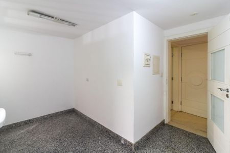 Casa de condomínio à venda com 638m², 4 quartos e 4 vagas Casa de condomínio à venda com 638m², 4 quartos e 4 vagasÁrea de Serviço