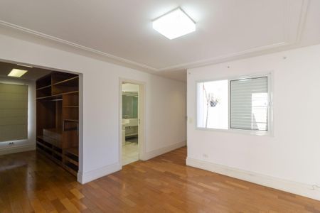 Casa de condomínio à venda com 638m², 4 quartos e 4 vagas Casa de condomínio à venda com 638m², 4 quartos e 4 vagasSuíte 1