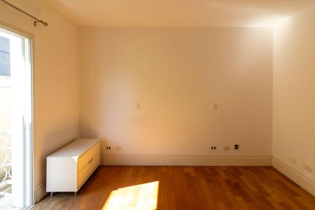 Casa de condomínio à venda com 638m², 4 quartos e 4 vagas Casa de condomínio à venda com 638m², 4 quartos e 4 vagasSuíte 4