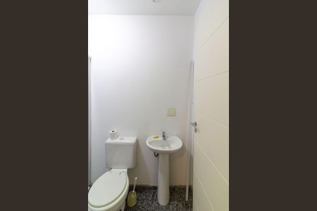 Casa de condomínio à venda com 638m², 4 quartos e 4 vagas Casa de condomínio à venda com 638m², 4 quartos e 4 vagasBanheiro de Serviço