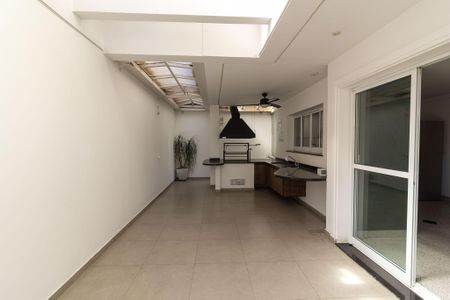 Casa de condomínio à venda com 638m², 4 quartos e 4 vagas Casa de condomínio à venda com 638m², 4 quartos e 4 vagasÁrea Gourmet